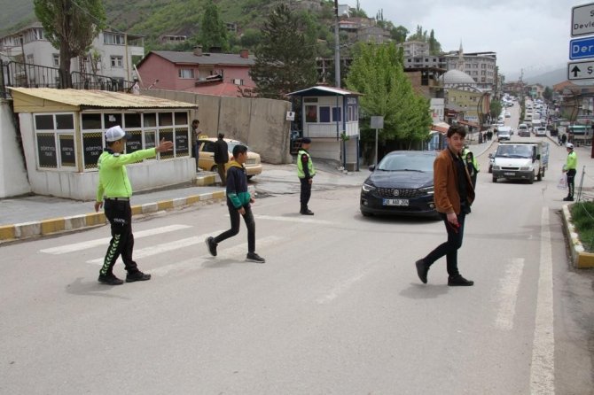 Şemdinli De Trafik Haftası Etkinliği Yapıldı