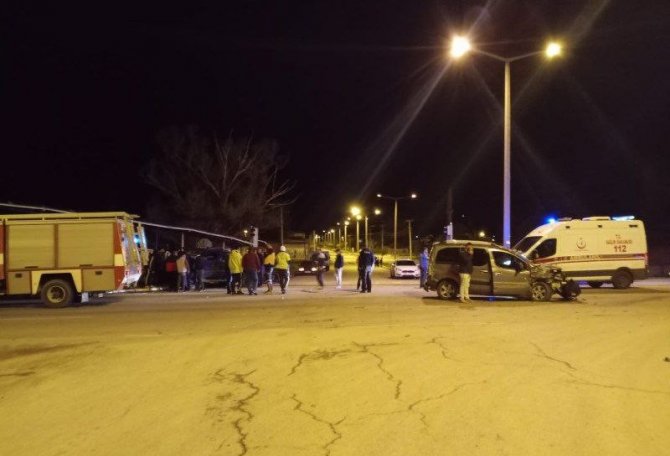 Sivas’ta Trafik Kazası: 1 Ölü, 2 Yaralı