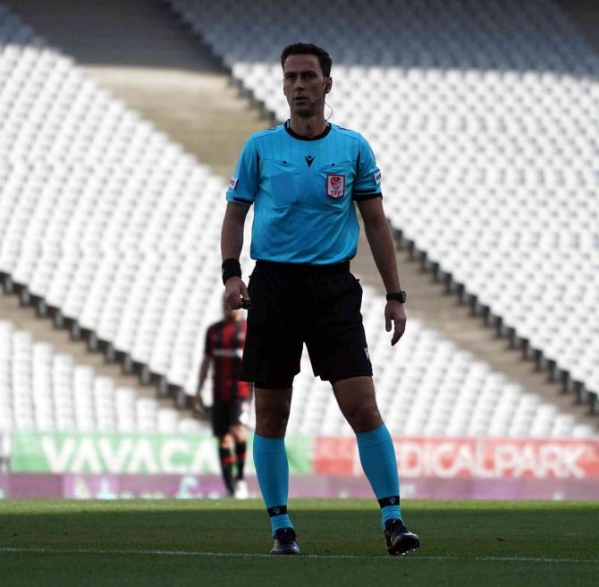 Spor Toto Süper Lig: Karagümrük: 1 - Göztepe: 0 (İ̇lk Yarı)