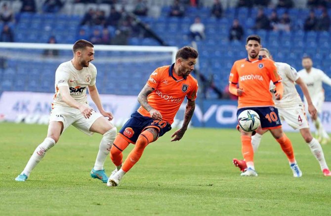 Spor Toto Süper Lig: Medipol Başakşehir: 0 - Galatasaray: 0 (İ̇lk Yarı)