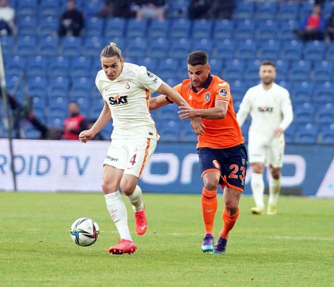 Spor Toto Süper Lig: Medipol Başakşehir: 0 - Galatasaray: 0 (İ̇lk Yarı)