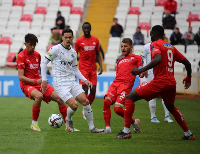 Spor Toto Süper Lig: Sivasspor: 0 - Kasımpaşa:0 (İ̇lk Yarı)