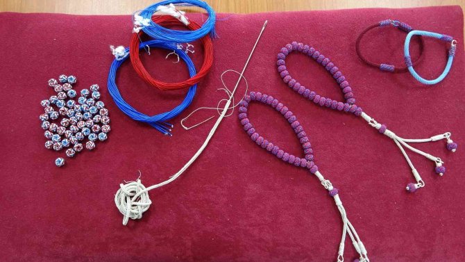 Trabzonspor Şampiyon Olunca Bordo Mavi Renkteki Takılara İlgi Arttı, Taleplere Yetişemiyorlar