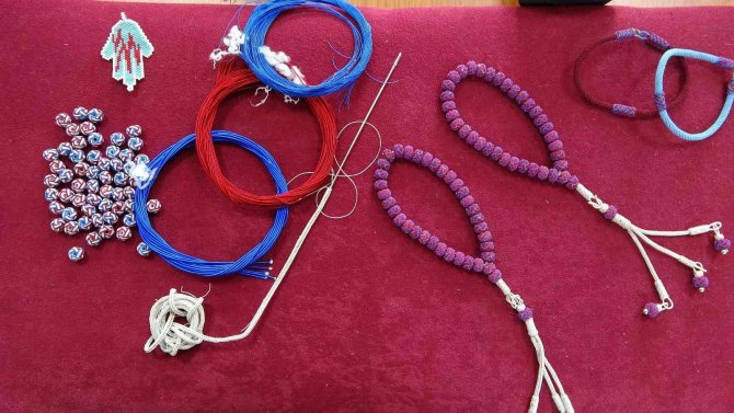 Trabzonspor Şampiyon Olunca Bordo Mavi Renkteki Takılara İlgi Arttı, Taleplere Yetişemiyorlar