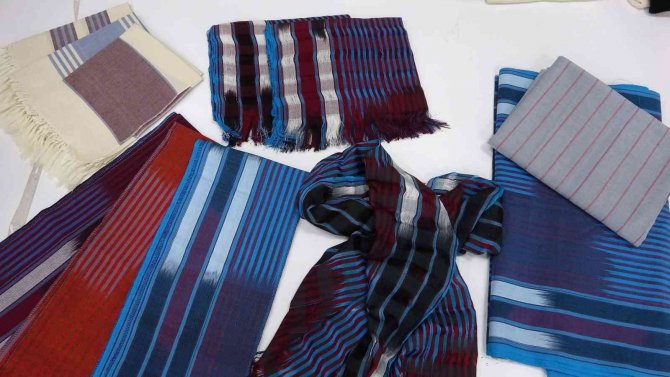 Trabzonspor Şampiyon Olunca Bordo Mavi Renkteki Takılara İlgi Arttı, Taleplere Yetişemiyorlar