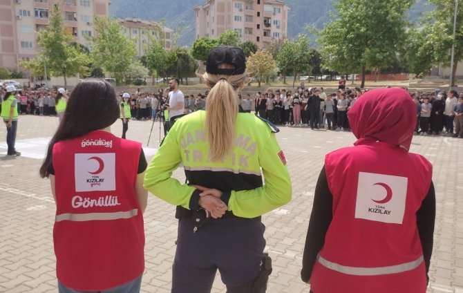 Türk Kızılay’dan Öğrencilere İlk Yardım Eğitimi