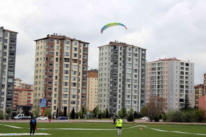 Türkiye Yamaç Paraşütü Hedef Şampiyonası Başladı