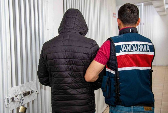 Van’da Terör Operasyonu: 13 Gözaltı
