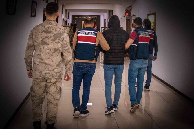 Van’da Terör Operasyonu: 13 Gözaltı