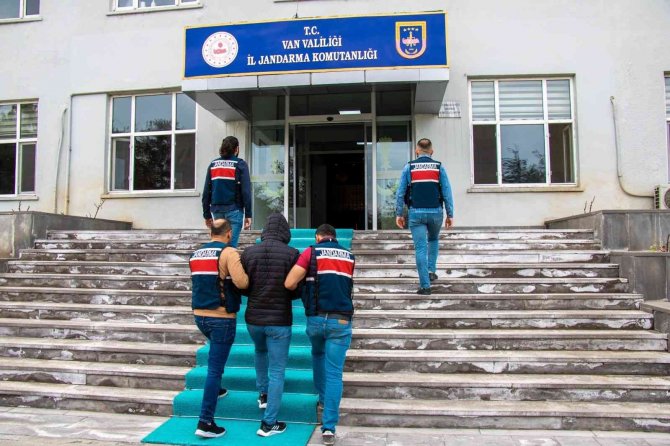 Van’da Terör Operasyonu: 13 Gözaltı