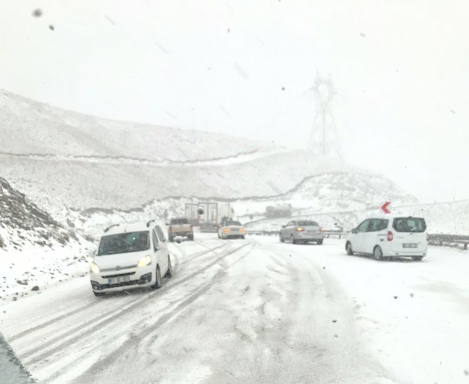 Van-hakkari Karayolu Binek Araçlara Açıldı