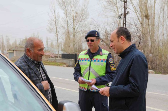 Başkale’de ’Yayalar İ̇çin 5 Adımda Güvenli Trafik’ Uygulaması