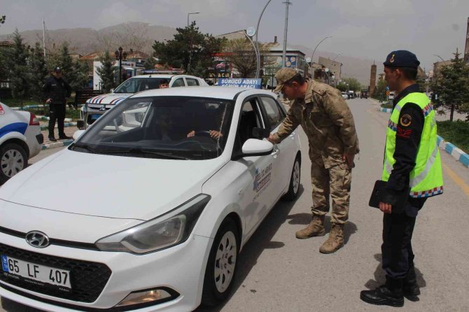 Muradiye ’De Yayalar İ̇çin 5 Adımda Güvenli Trafik’ Uygulaması