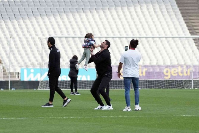 Volkan Demirel, Galibiyeti Çocuklarıyla Kutladı