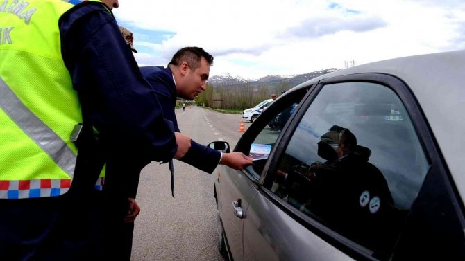 ’Yayalar İ̇çin 5 Adımda Güvenli Trafik’ Uygulamasıyla Sürücü Ve Yayaları Bilgilendirdi