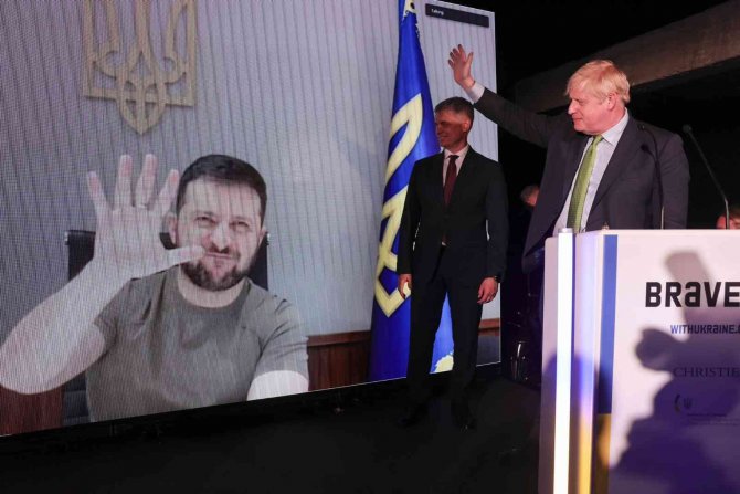 Zelenskiy’nin Poları İ̇ngiltere’de 90 Bin Sterline Satıldı
