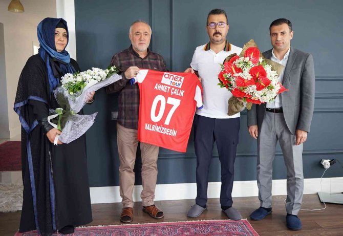 Antalyaspor Ve Konyaspor Başkanlarından Duygulandıran Anneler Günü Ziyareti