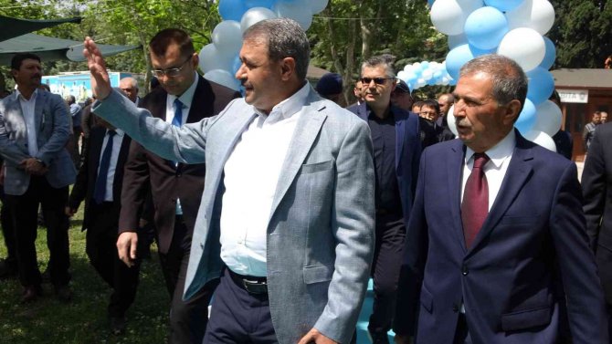 Bigadiç’te Binlerce Vatandaş Festivalde Bir Araya Geldi
