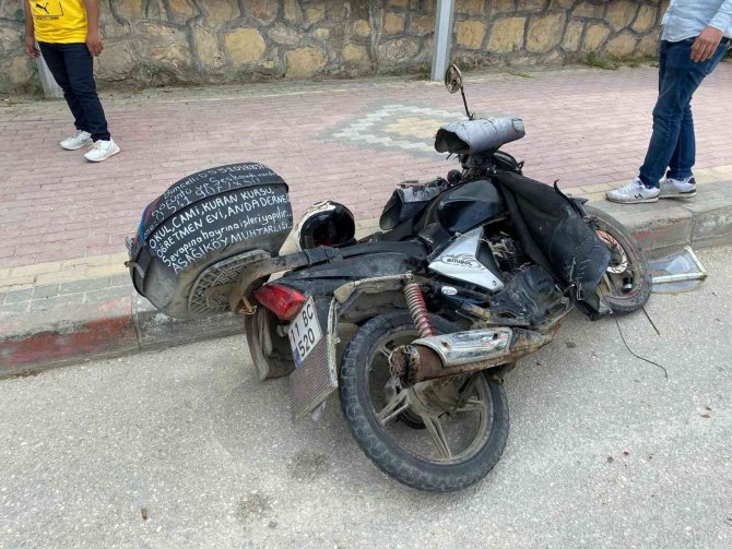 Motosiklet Yayaya Çarptı: 2 Yaralı