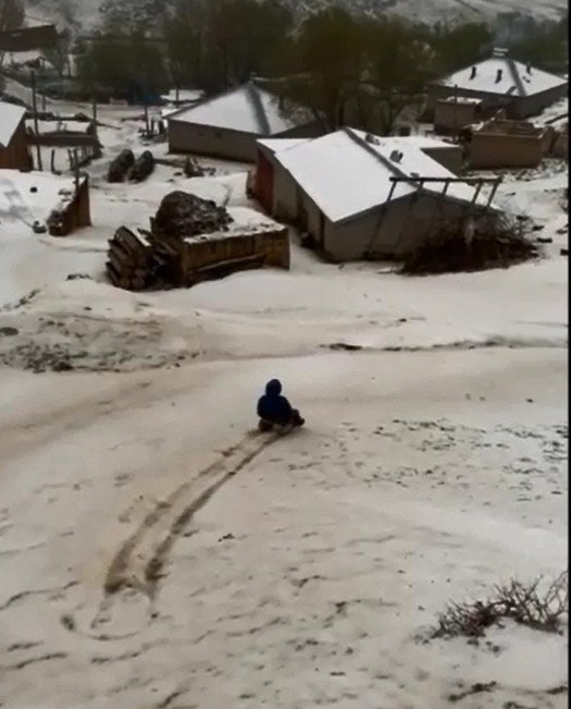 Ahlat’ta Mayıs Ayında Kar Yağdı