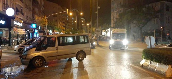 Ticari Araç Otomobille Çarpıştı: 1 Yaralı