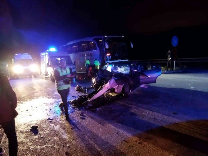 Çorum’da Yolcu Otobüsü Otomobille Çarpıştı: 6 Yaralı