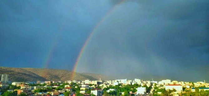 Yağmur Sonrası Kartpostallık Gökkuşağı