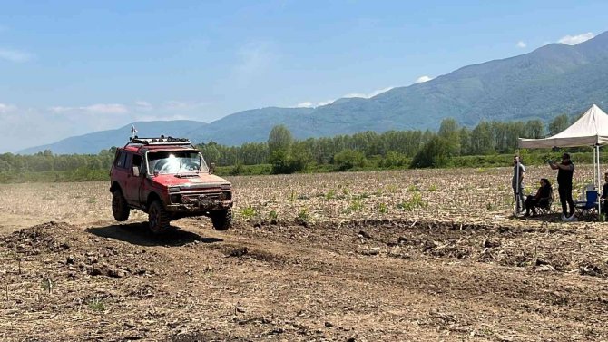 Düzce’de Off-road Yarışları Heyecanlı Anlara Sahne Oldu