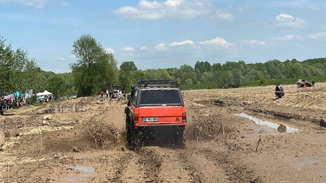 Düzce’de Off-road Yarışları Heyecanlı Anlara Sahne Oldu