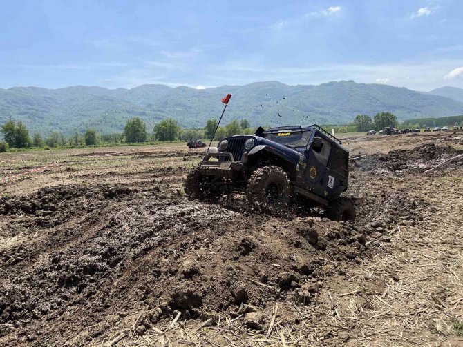 Düzce’de Off-road Yarışları Heyecanlı Anlara Sahne Oldu