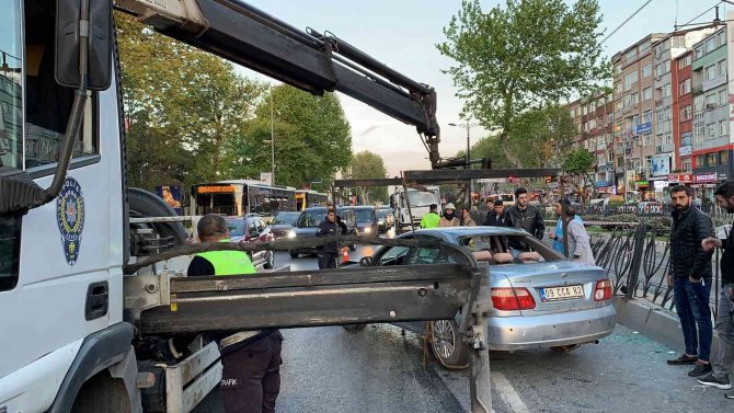 Kaza Yapan Sürücü, Aracı Çekilirken Gözyaşlarını Tutamadı