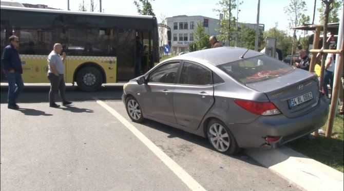 Gaziosmanpaşa’da İ̇ett Otobüsü İle Otomobil Çarpıştı: 3 Yaralı