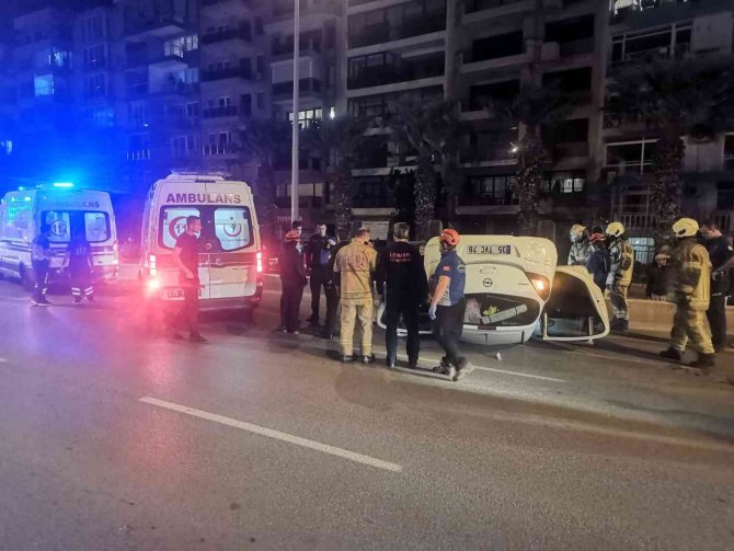 İ̇zmir’de Kontrolden Çıkan Otomobil Refüje Çarpıp Takla Attı: 4 Yaralı