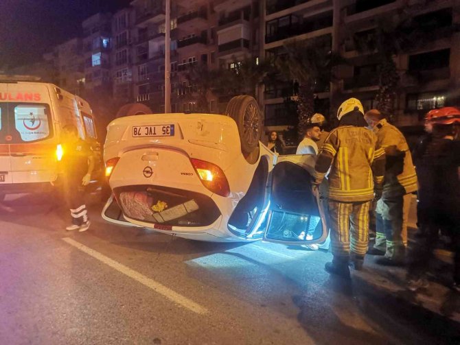 İ̇zmir’de Kontrolden Çıkan Otomobil Refüje Çarpıp Takla Attı: 4 Yaralı