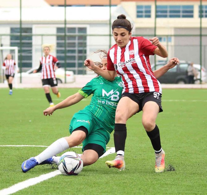 Kadın Futbol Süper Ligi: Sivasspor: 4 - Dudulluspor: 2