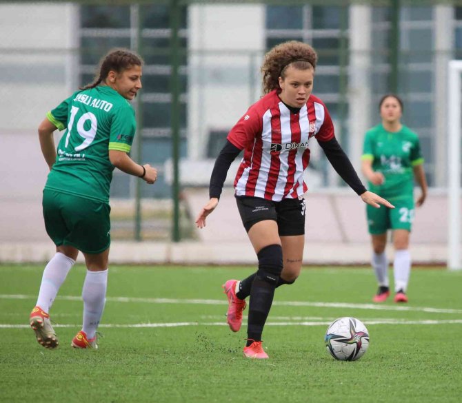 Kadın Futbol Süper Ligi: Sivasspor: 4 - Dudulluspor: 2