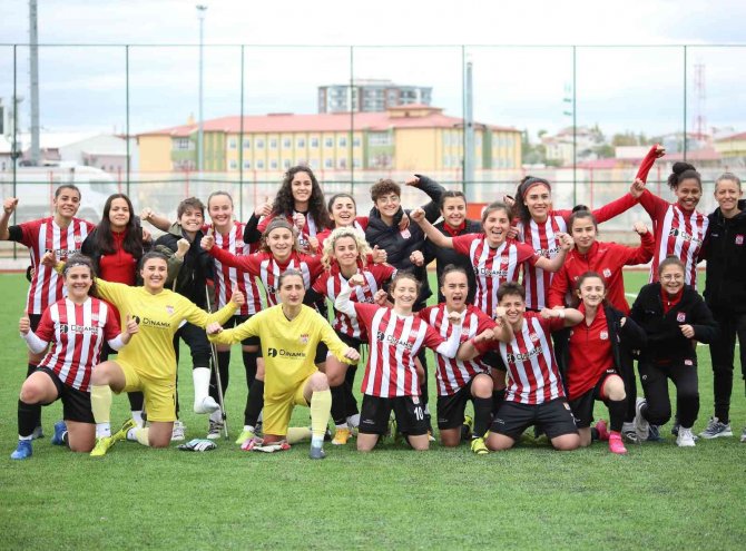 Kadın Futbol Süper Ligi: Sivasspor: 4 - Dudulluspor: 2