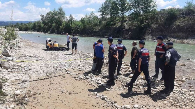 Kaybolan Yaşlı Adamın Cesedi Savrun Çayı’nda Bulundu