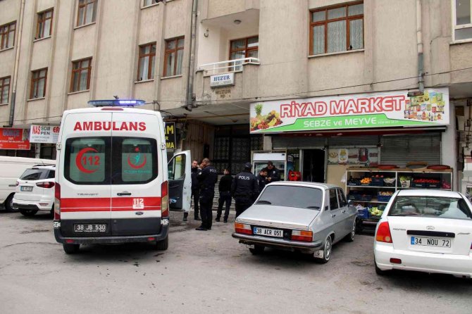 Anneler Günü’nde Bıçaklandı