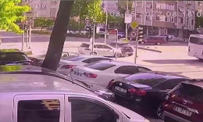 Kadıköy’de Alkollü Sürücünün Kaza Anı Kamerada