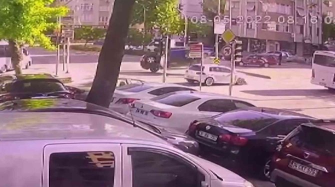 Kadıköy’de Alkollü Sürücünün Kaza Anı Kamerada