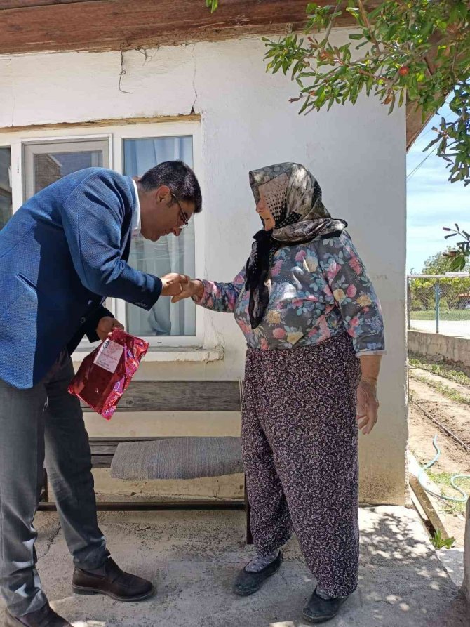 Başkan Güngör, Belde Annelerini Unutmadı