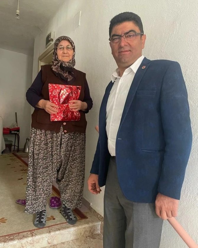 Başkan Güngör, Belde Annelerini Unutmadı