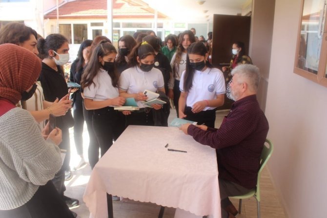 Köyceğiz’de Yazar Semih Gümüş Öğrencilerle Buluştu