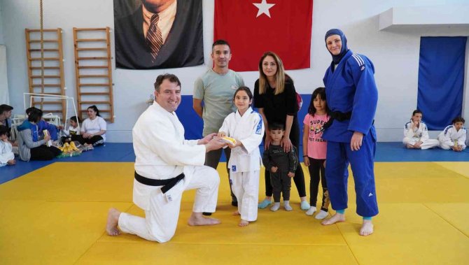 Manisalı Judocular Yeni Kuşaklarına Törenle Kavuştu
