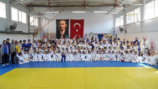Manisalı Judocular Yeni Kuşaklarına Törenle Kavuştu