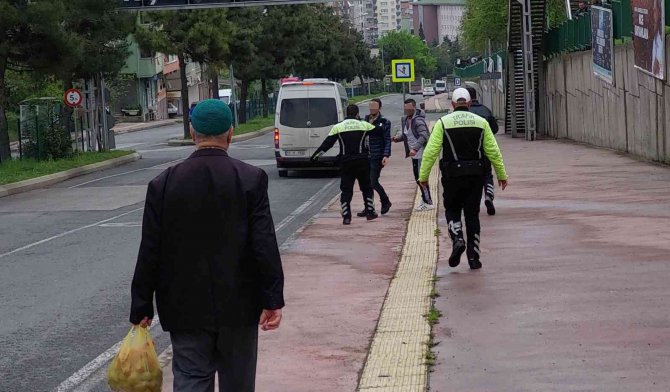 Ceza Yazılıp Ehliyetine El Konulan Sürücü İle Polis Arasında Gergin Anlar Yaşandı