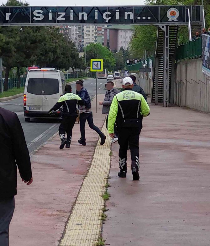 Ceza Yazılıp Ehliyetine El Konulan Sürücü İle Polis Arasında Gergin Anlar Yaşandı