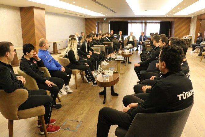 Mehmet Baykan’dan Kadın Taekwondo Milli Takımı Ve Para Taekwondo Milli Takımı’na Ziyaret