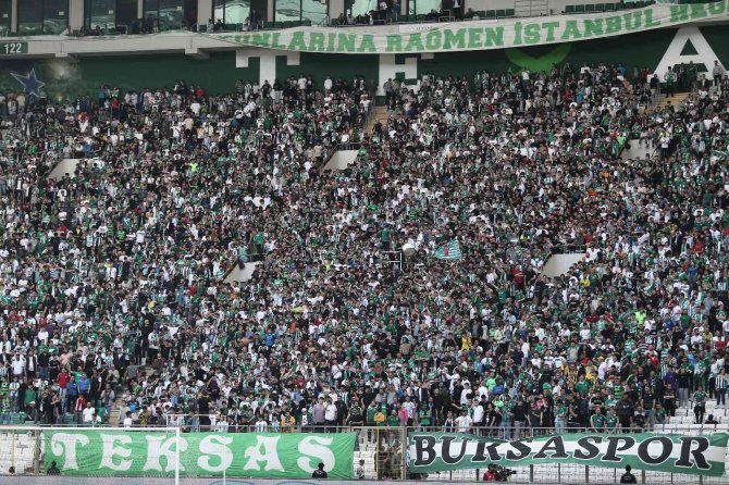 Spor Toto 1. Lig: Bursaspor: 1 - Ümraniyespor: 1 (İ̇lk Yarı Sonucu)